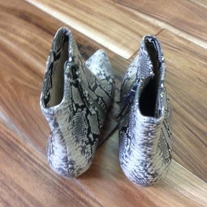 splendid nettie kitten heel bootie